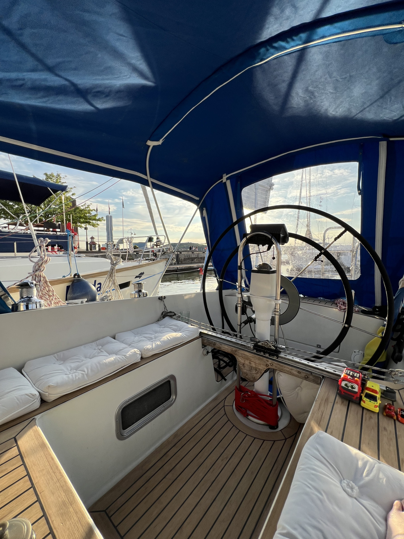 Stratus 34 Albin Stratus 35 | Friilo